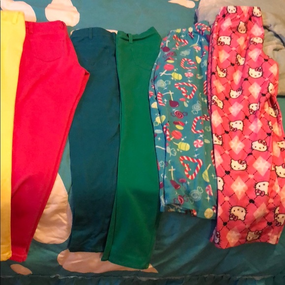 Bundle of 5 pairs of pants and two pairs of pajama - Picture 3 of 3